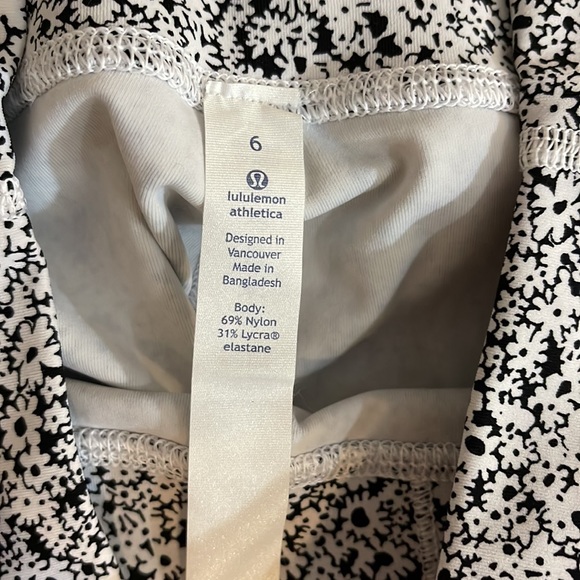 BNWOT Lululemon Wonder Unders cropped - Picture 3 of 4